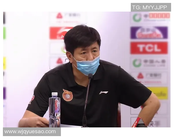 拉维亚赛后发声回应争议判罚继续前行的决心与信念